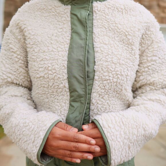 Old Navy Sherpa Quilted Hooded Hybrid Jacket XS Cream Olive NEW - Picture 6 of 10